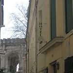 Отель L'amphitheatre 3*