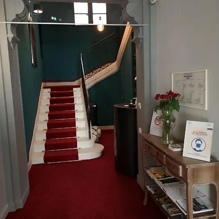 Hotel De L'amphitheatre 3*