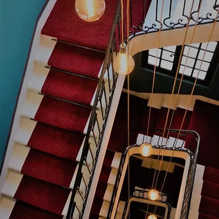 Hotel De L'amphitheatre 3*