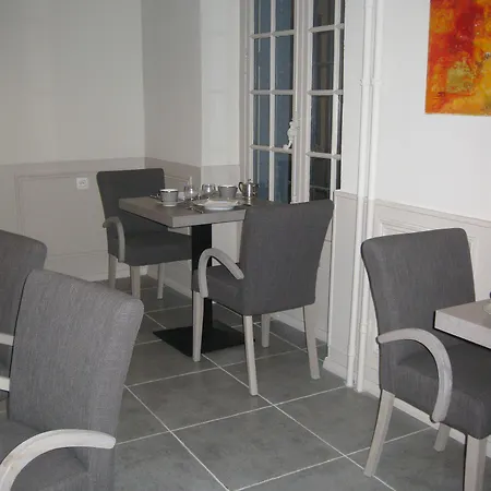 Hotel De L'amphitheatre 3*