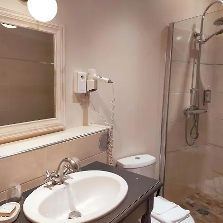 Hotel De L'amphitheatre Nîmes