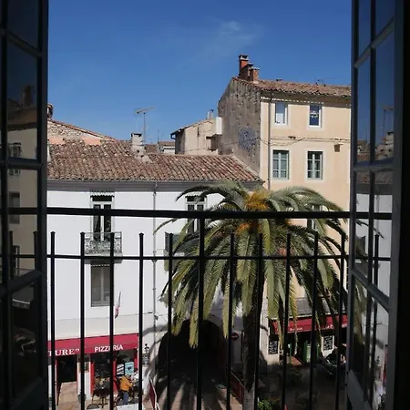 Hotel De L'amphitheatre 3*