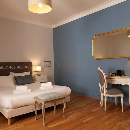 De L'amphitheatre 3*