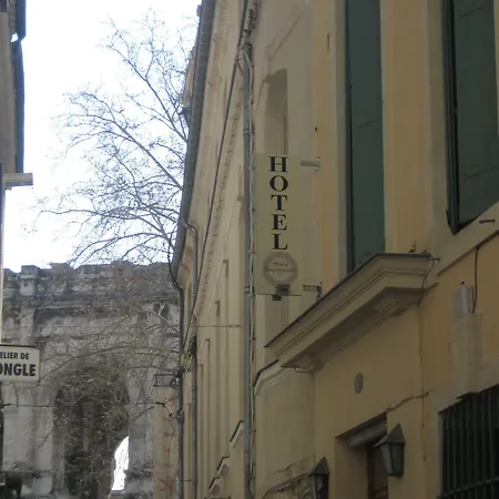 Hotel De L'amphitheatre 3*