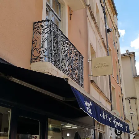 Hotel De L'amphitheatre Nîmes