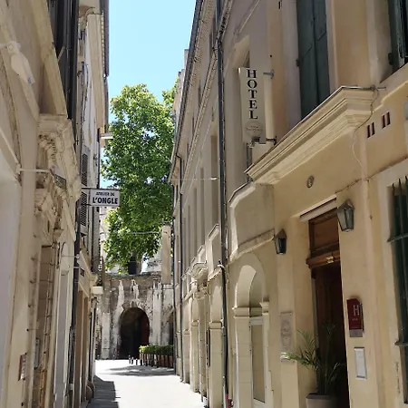 Hotel De L'amphitheatre 3*