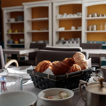 De L'amphitheatre Hotel 3*