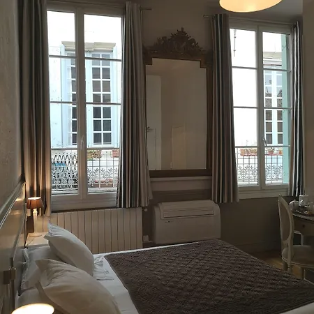 De L'amphitheatre 3*