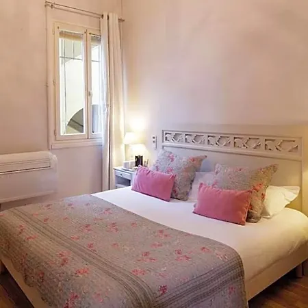 Hotel De L'amphithéâtre 3*