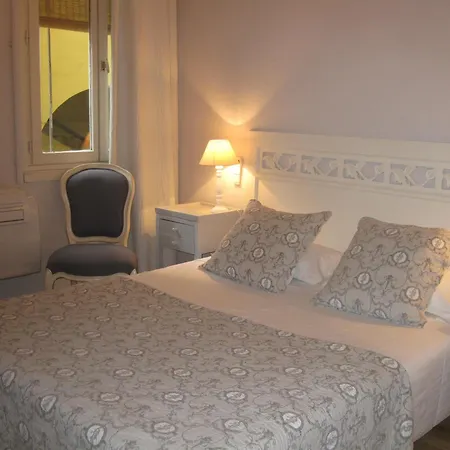 De L'amphitheatre Hotell 3*