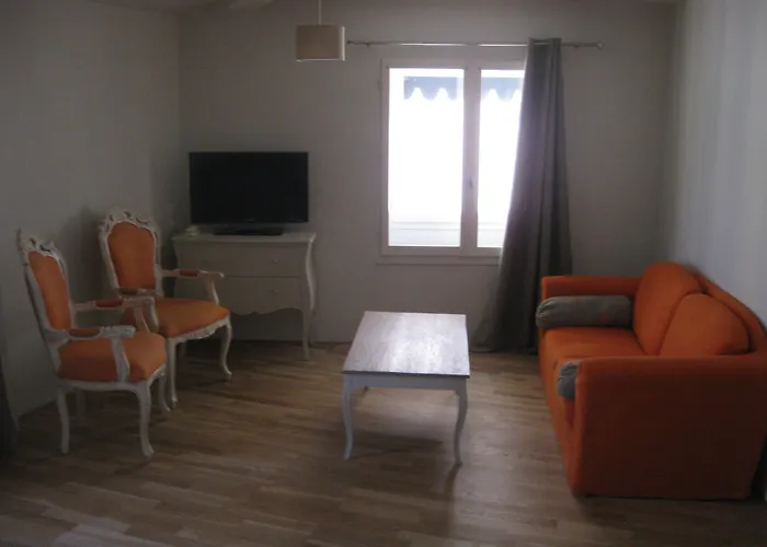 De L'amphitheatre Szálloda 3*