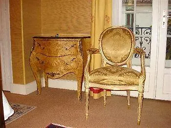 De L'amphitheatre Szálloda 3*