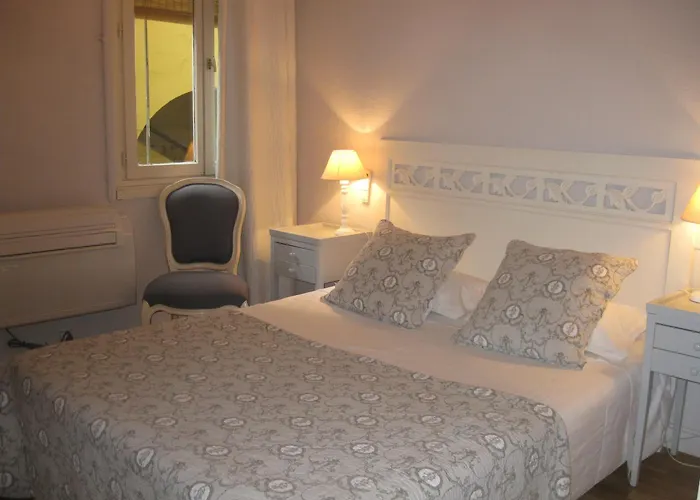 De L'amphitheatre Szálloda 3*